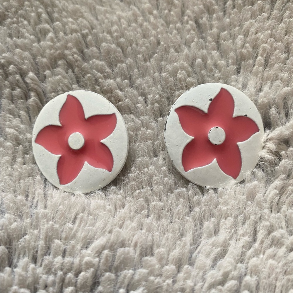 Vintage 70s floral earrings